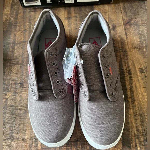 Vans - Picture 1 of 8